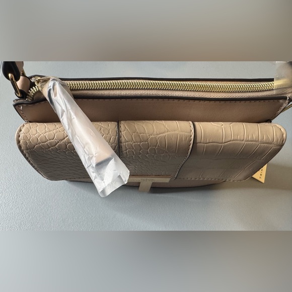 Trina Turk Tan Croc-Embossed crossbody with gold hardware - Picture 4 of 9